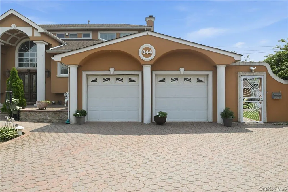 844 Park Lane North Woodmere, NY 11581