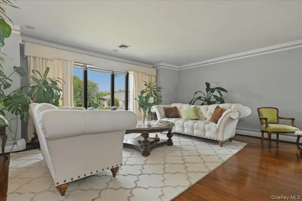 844 Park Lane North Woodmere, NY 11581
