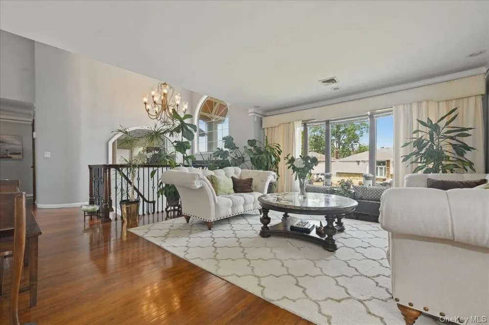 844 Park Lane North Woodmere, NY 11581