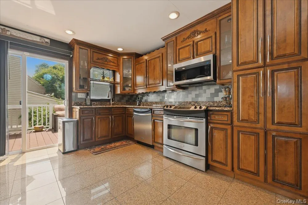 844 Park Lane North Woodmere, NY 11581