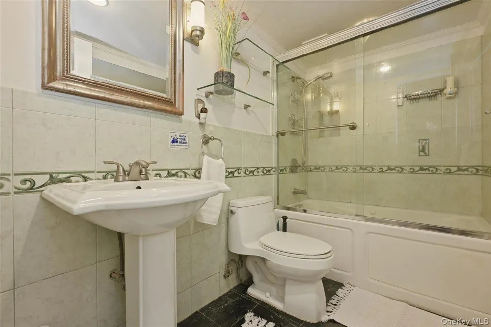 844 Park Lane North Woodmere, NY 11581