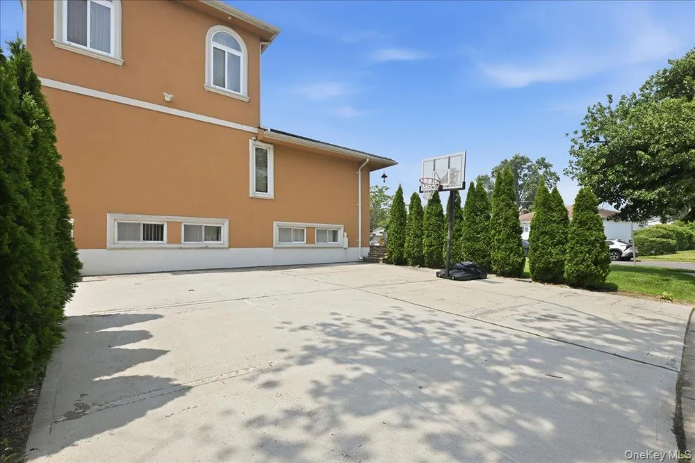 844 Park Lane North Woodmere, NY 11581