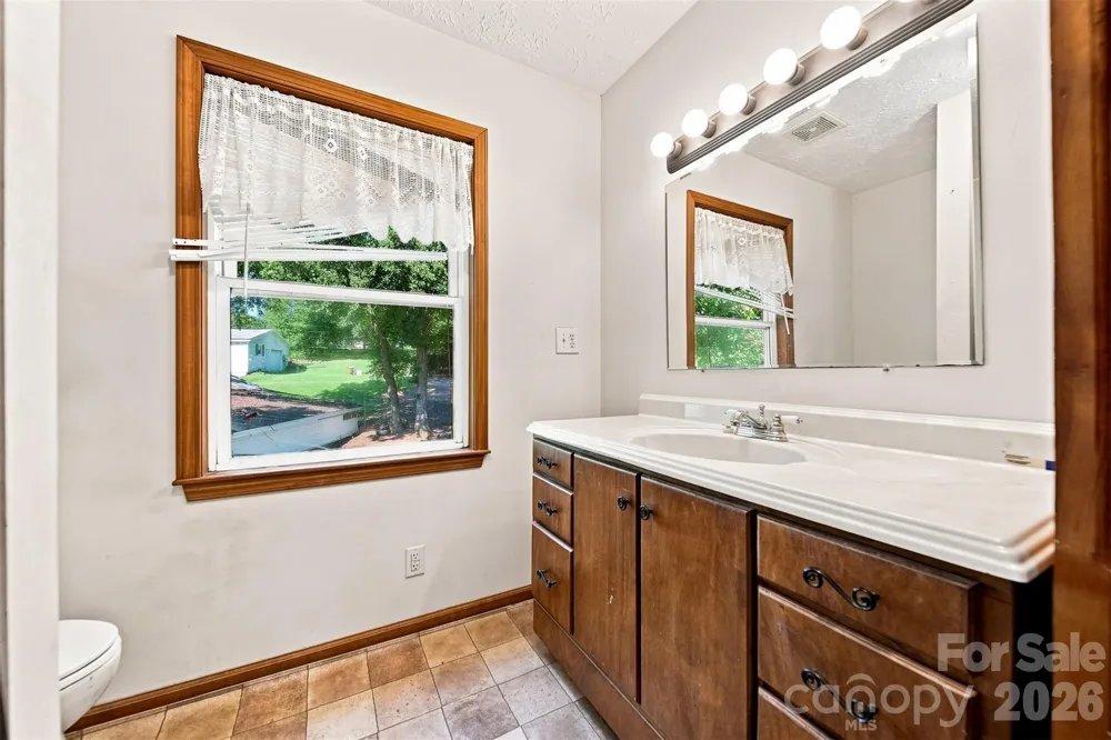 1261 Davis Road Lincolnton, NC 28092