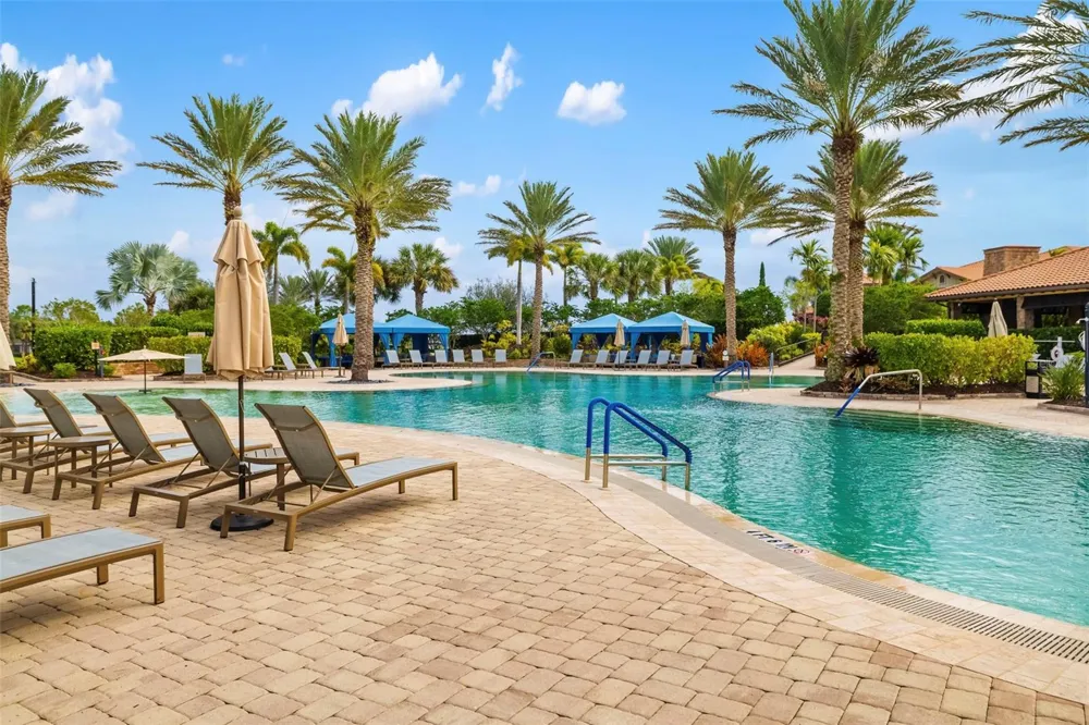 13828 MESSINA LOOP #102 Bradenton, FL 34211