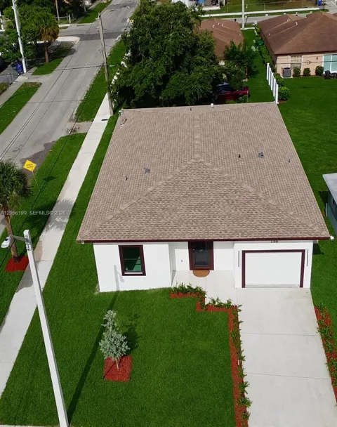 130 NW 28th Ter
