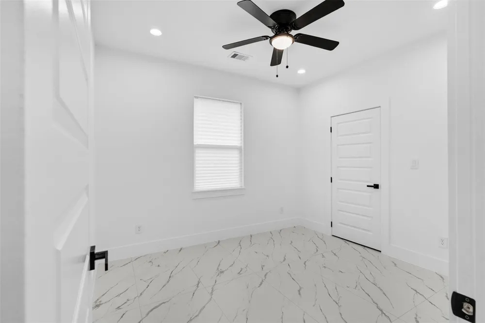 9110 Everglade #B Houston, TX 77078
