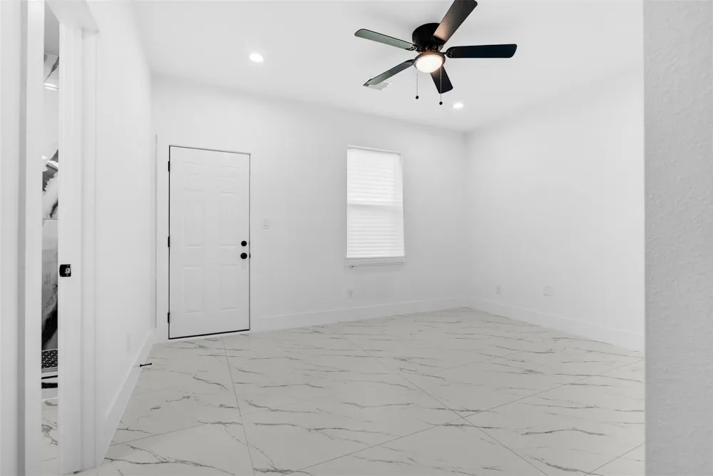 9110 Everglade #B Houston, TX 77078