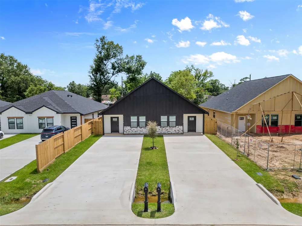 9110 Everglade #B Houston, TX 77078