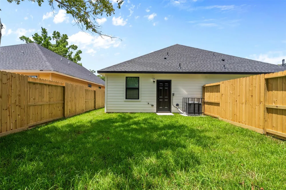 9110 Everglade #B Houston, TX 77078