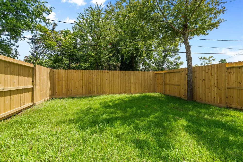 9110 Everglade #B Houston, TX 77078
