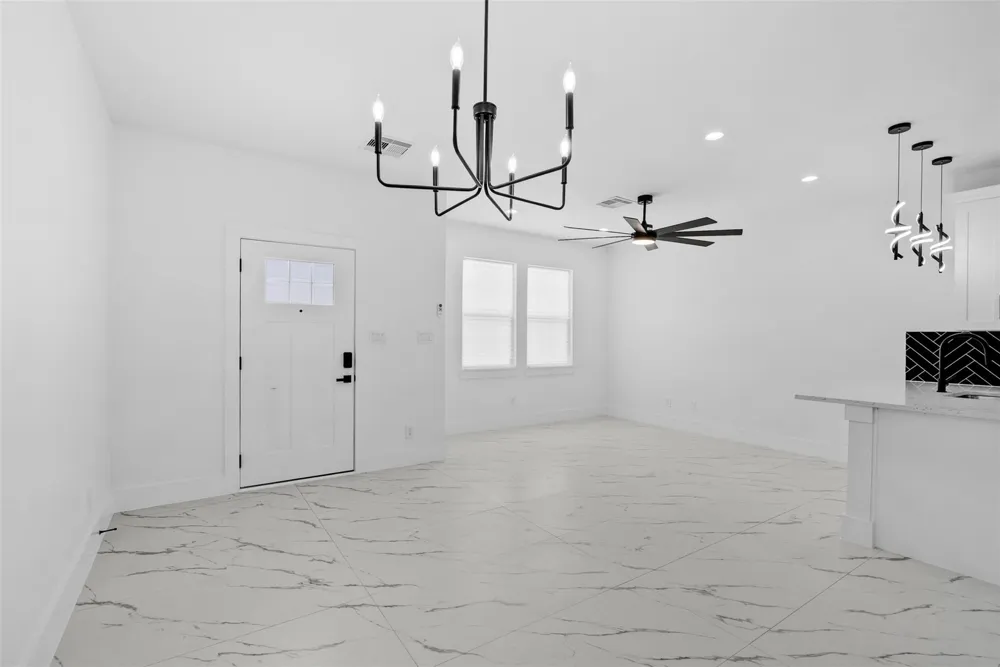 9110 Everglade #B Houston, TX 77078