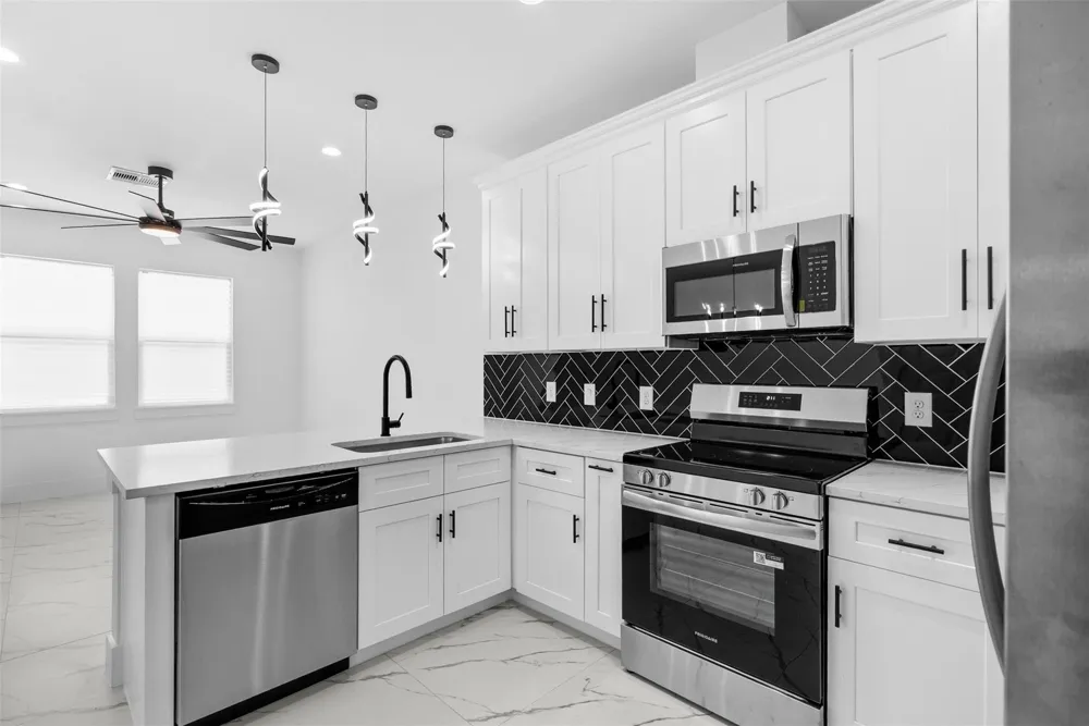 9110 Everglade #B Houston, TX 77078