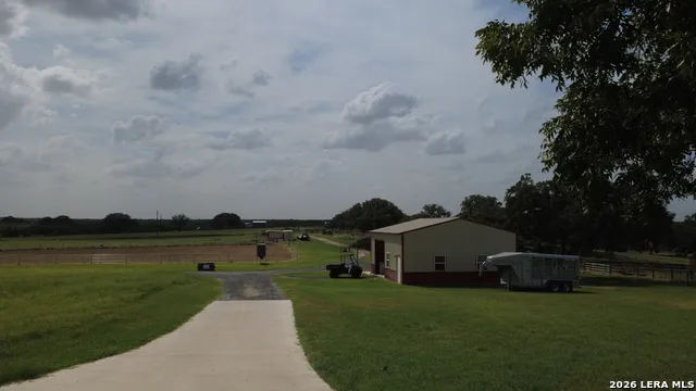3558 Fm 536 Floresville, TX 78114