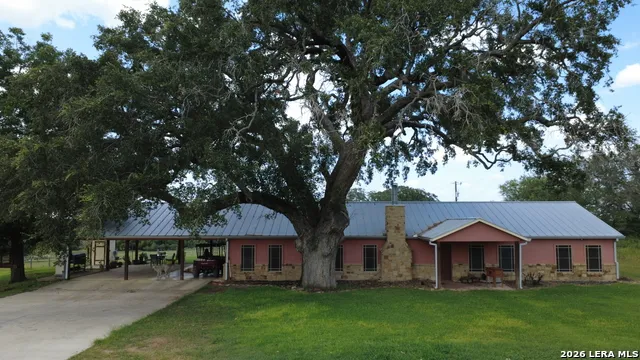 3558 Fm 536 Floresville, TX 78114
