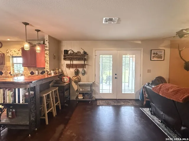 3558 Fm 536 Floresville, TX 78114