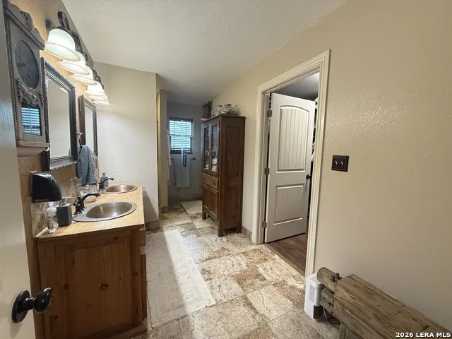 3558 Fm 536 Floresville, TX 78114