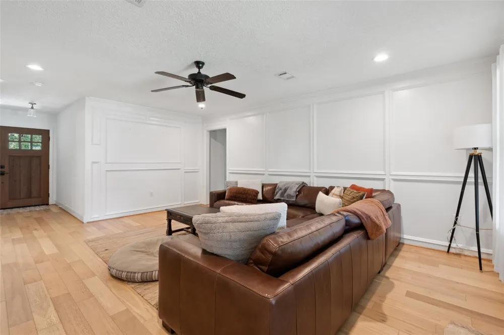 843 Fall Creek Drive Huffman, TX 77336