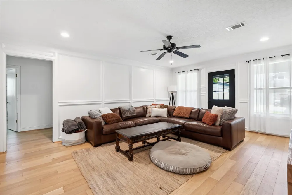 843 Fall Creek Drive Huffman, TX 77336