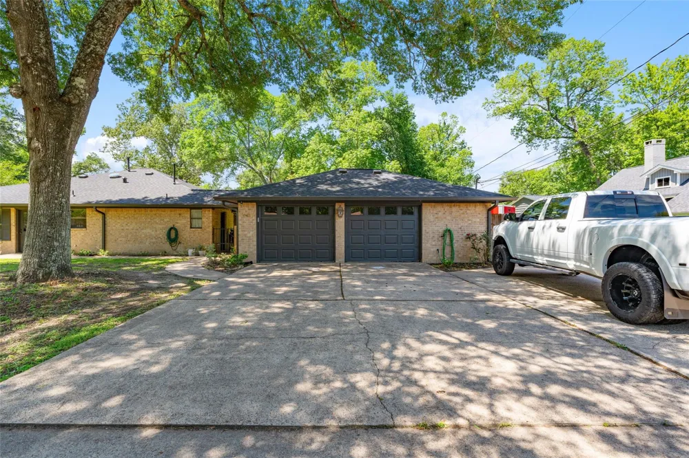 843 Fall Creek Drive Huffman, TX 77336