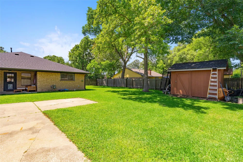 843 Fall Creek Drive Huffman, TX 77336