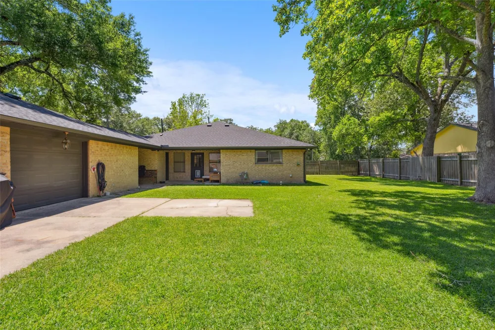 843 Fall Creek Drive Huffman, TX 77336