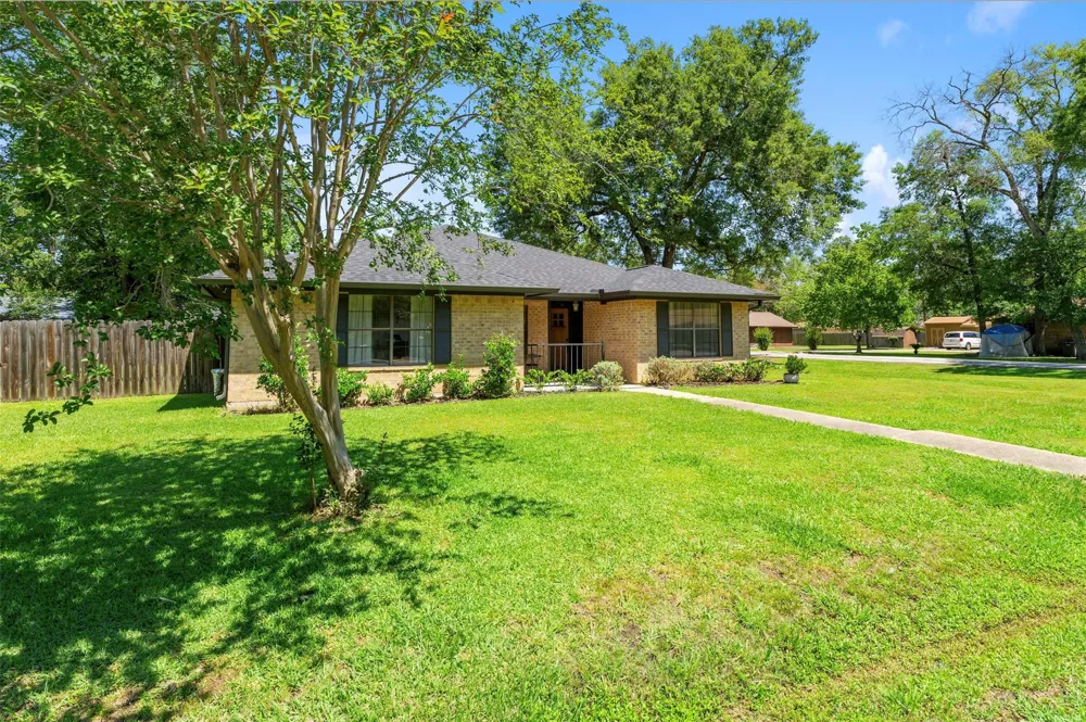 843 Fall Creek Drive Huffman, TX 77336