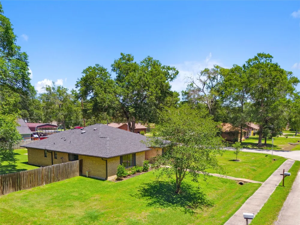 843 Fall Creek Drive Huffman, TX 77336