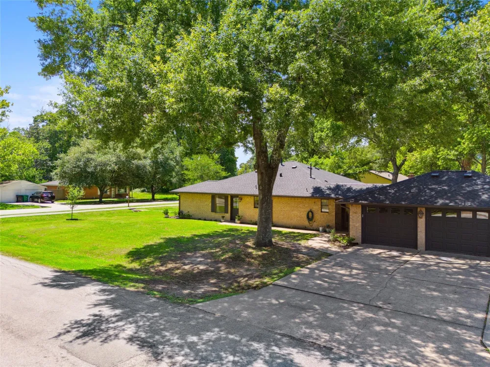 843 Fall Creek Drive Huffman, TX 77336