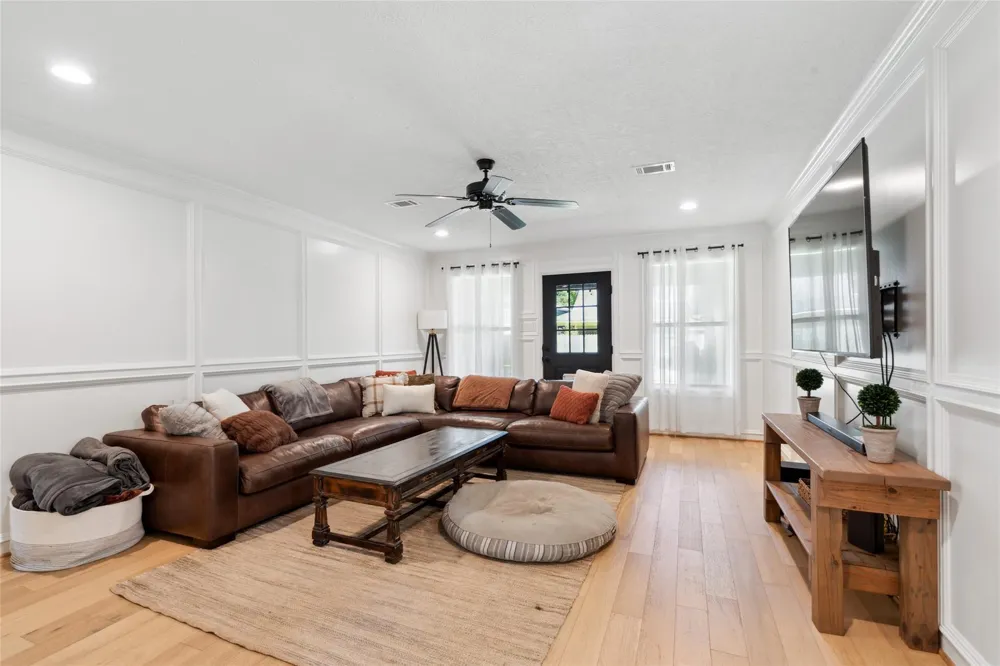 843 Fall Creek Drive Huffman, TX 77336
