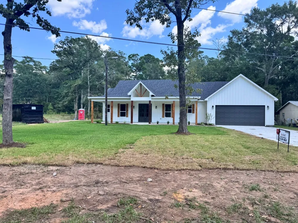 17039 E Hollyhill Dr Plantersville, TX 77363