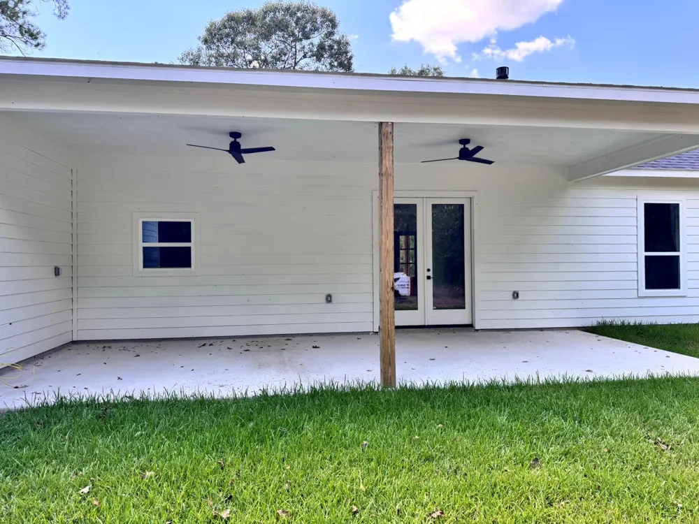 17039 E Hollyhill Dr Plantersville, TX 77363