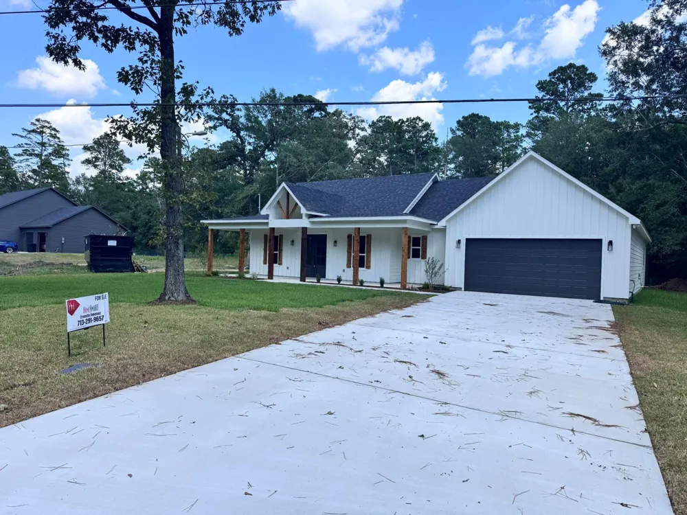 17039 E Hollyhill Dr Plantersville, TX 77363