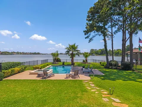 217 Lakeshore Circle