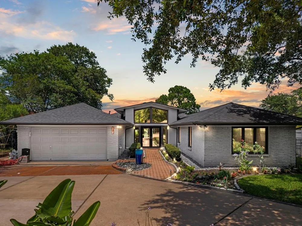 217 Lakeshore Circle Seabrook, TX 77586