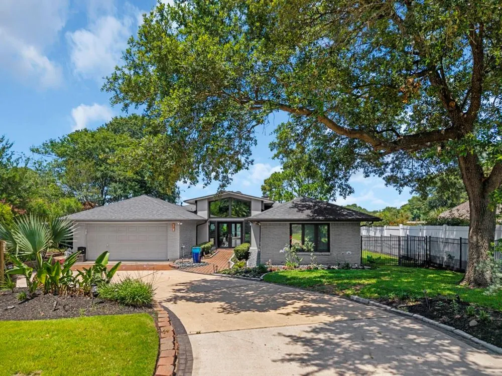217 Lakeshore Circle Seabrook, TX 77586