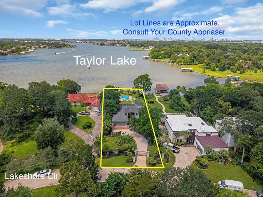 217 Lakeshore Circle Seabrook, TX 77586