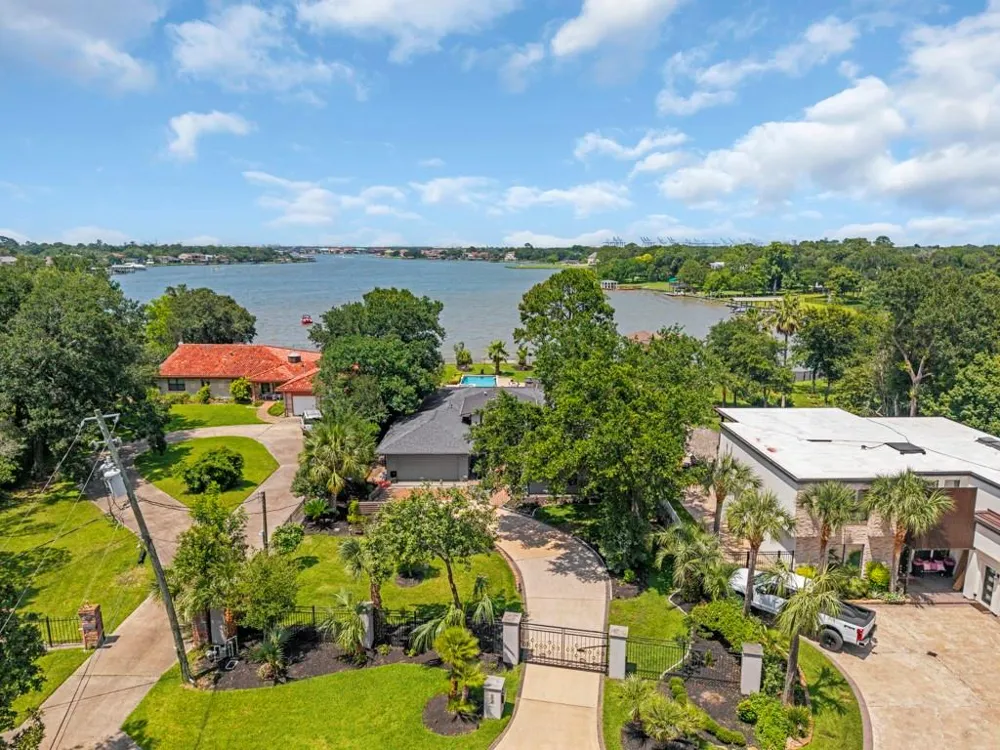 217 Lakeshore Circle Seabrook, TX 77586