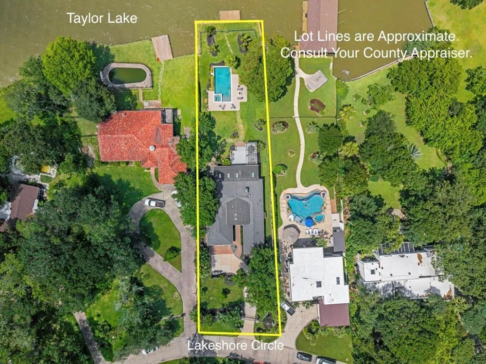 217 Lakeshore Circle Seabrook, TX 77586
