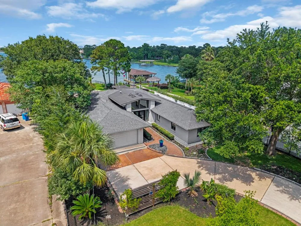 217 Lakeshore Circle Seabrook, TX 77586