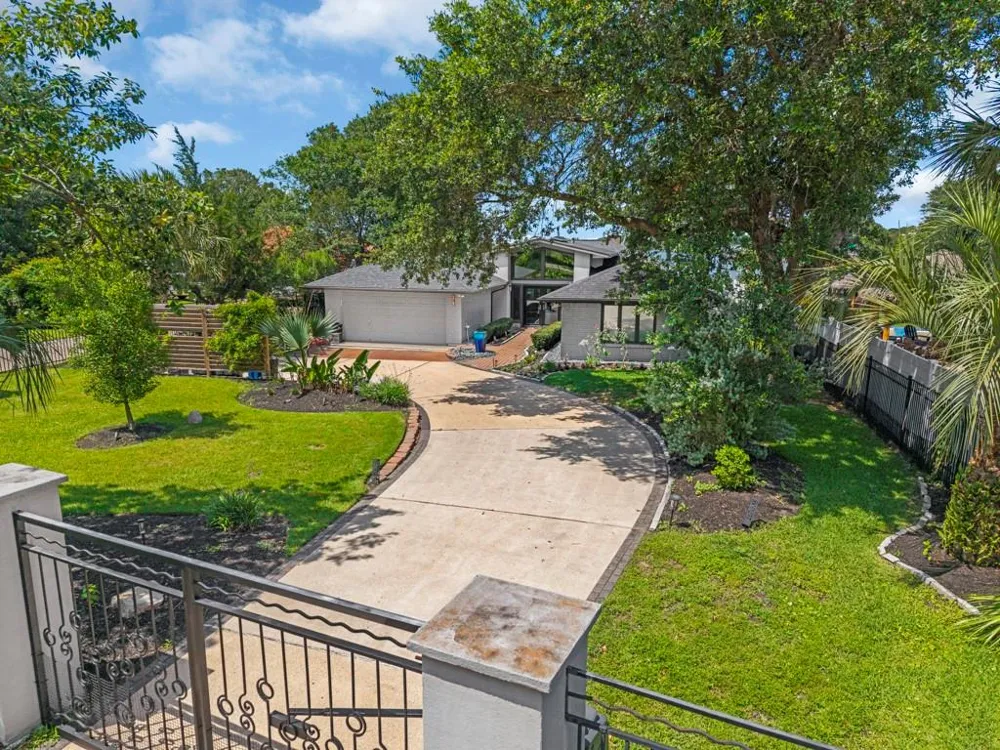 217 Lakeshore Circle Seabrook, TX 77586