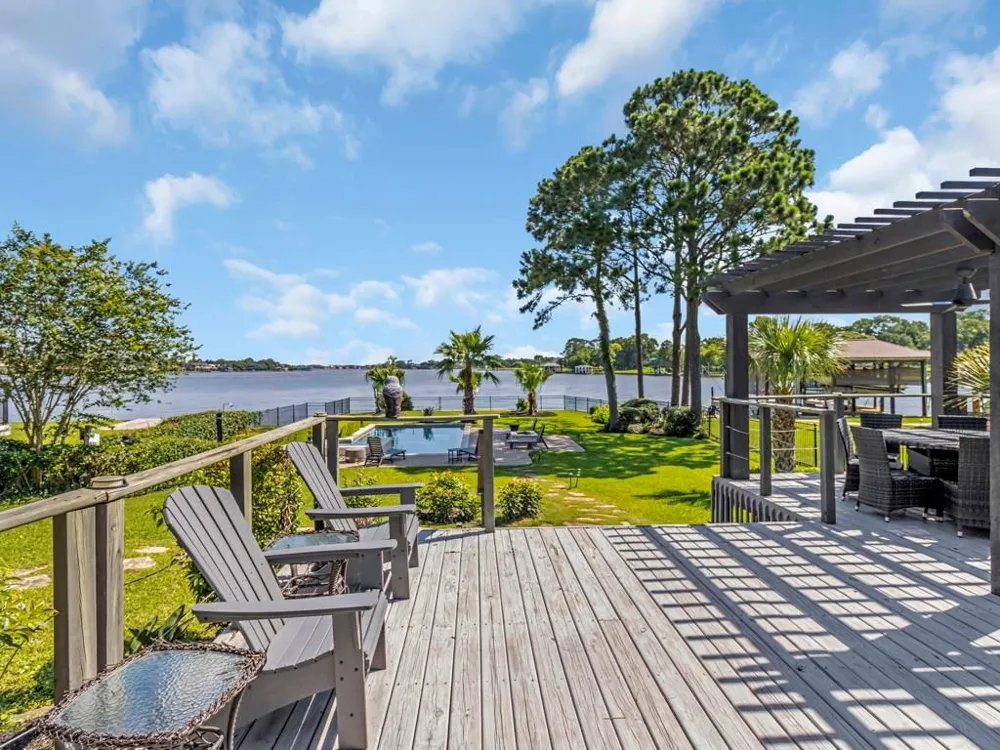 217 Lakeshore Circle Seabrook, TX 77586