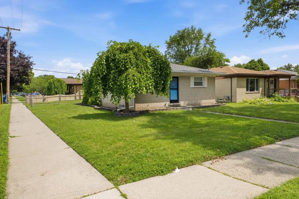 25248 Hass Street Dearborn Heights, MI 48127