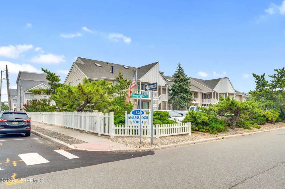 1820 E Pennsylvania Avenue E #4 Ortley Beach, NJ 08751