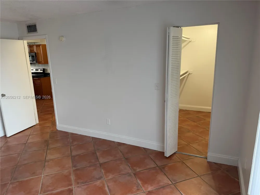 1801 S Treasure Dr #510 North Bay Village, FL 33141