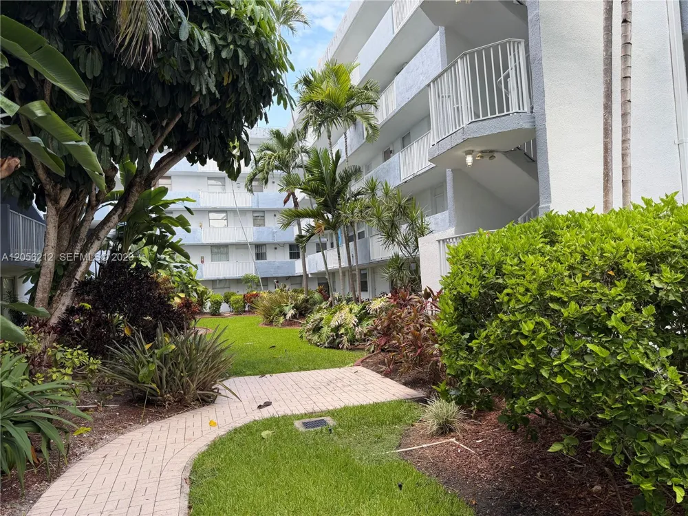 1801 S Treasure Dr #510 North Bay Village, FL 33141