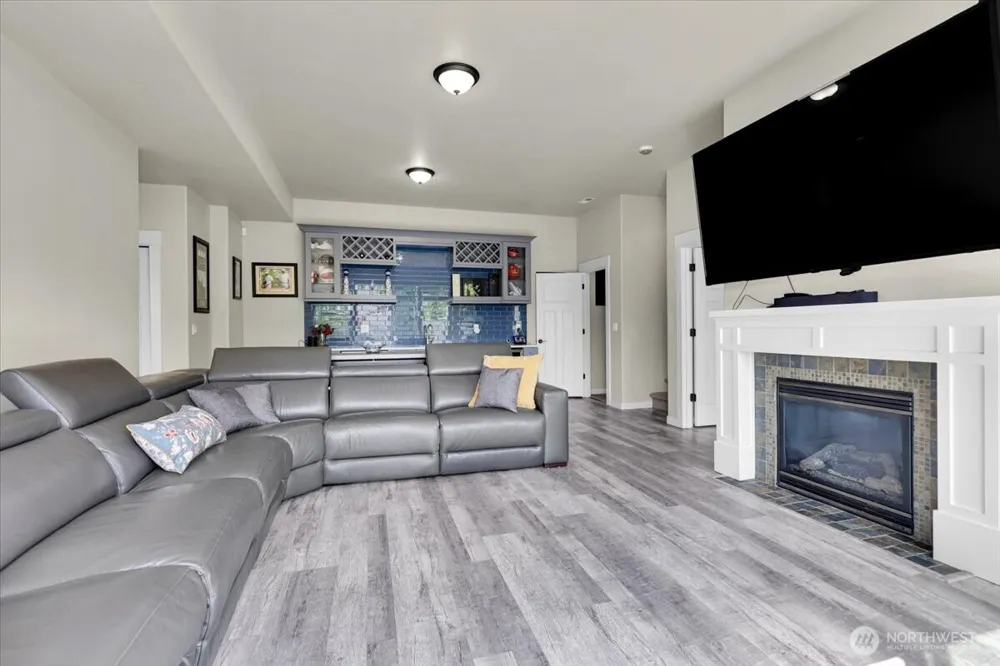 13721 SE 90th Place Newcastle, WA 98059
