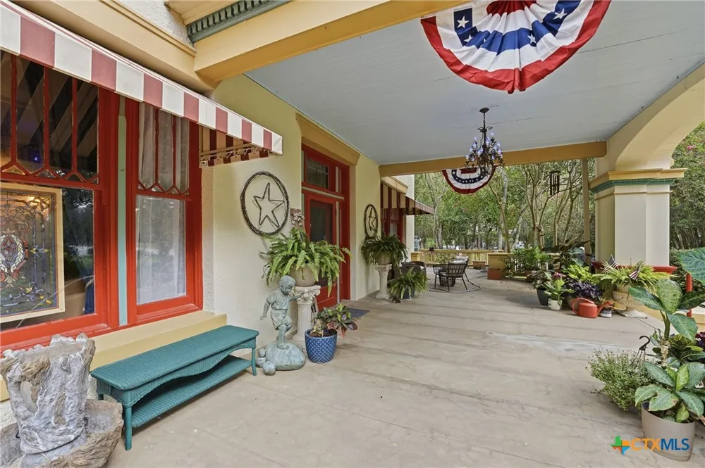 723 Saint James Street Gonzales, TX 78629