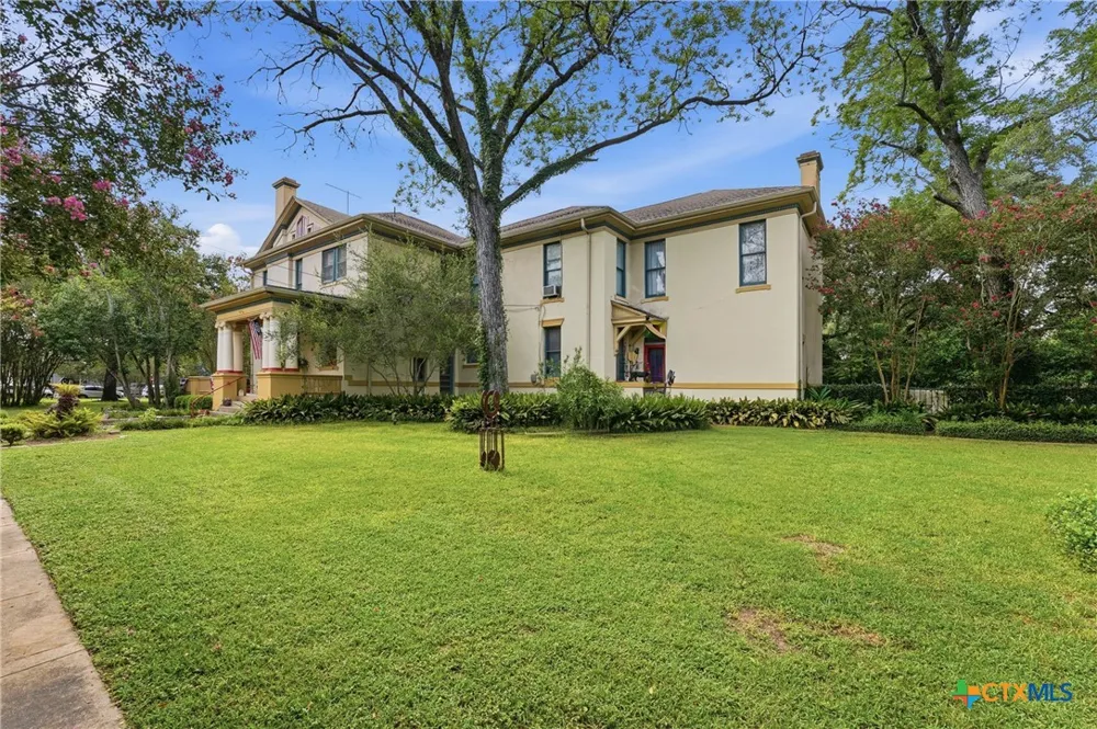723 Saint James Street Gonzales, TX 78629