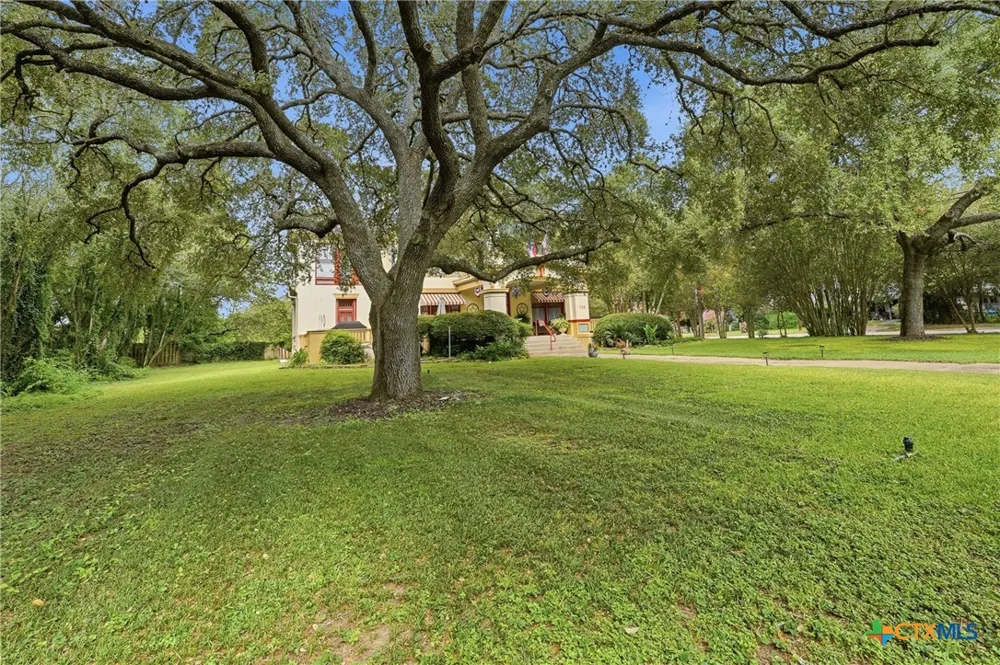 723 Saint James Street Gonzales, TX 78629