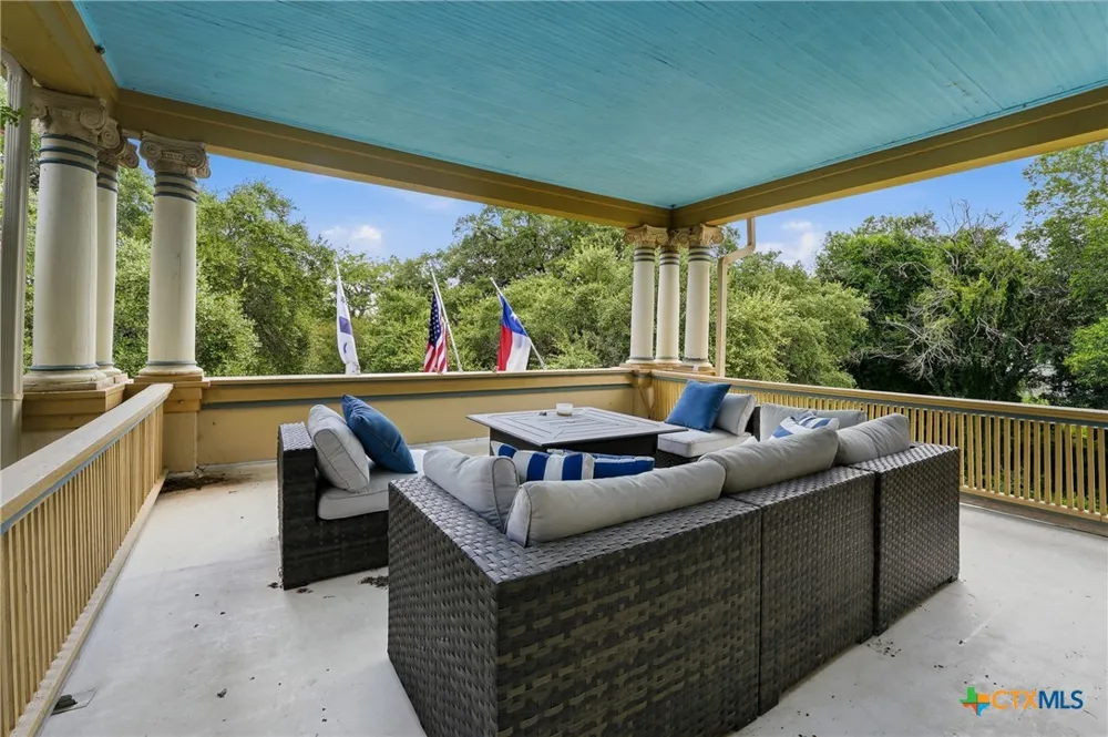 723 Saint James Street Gonzales, TX 78629